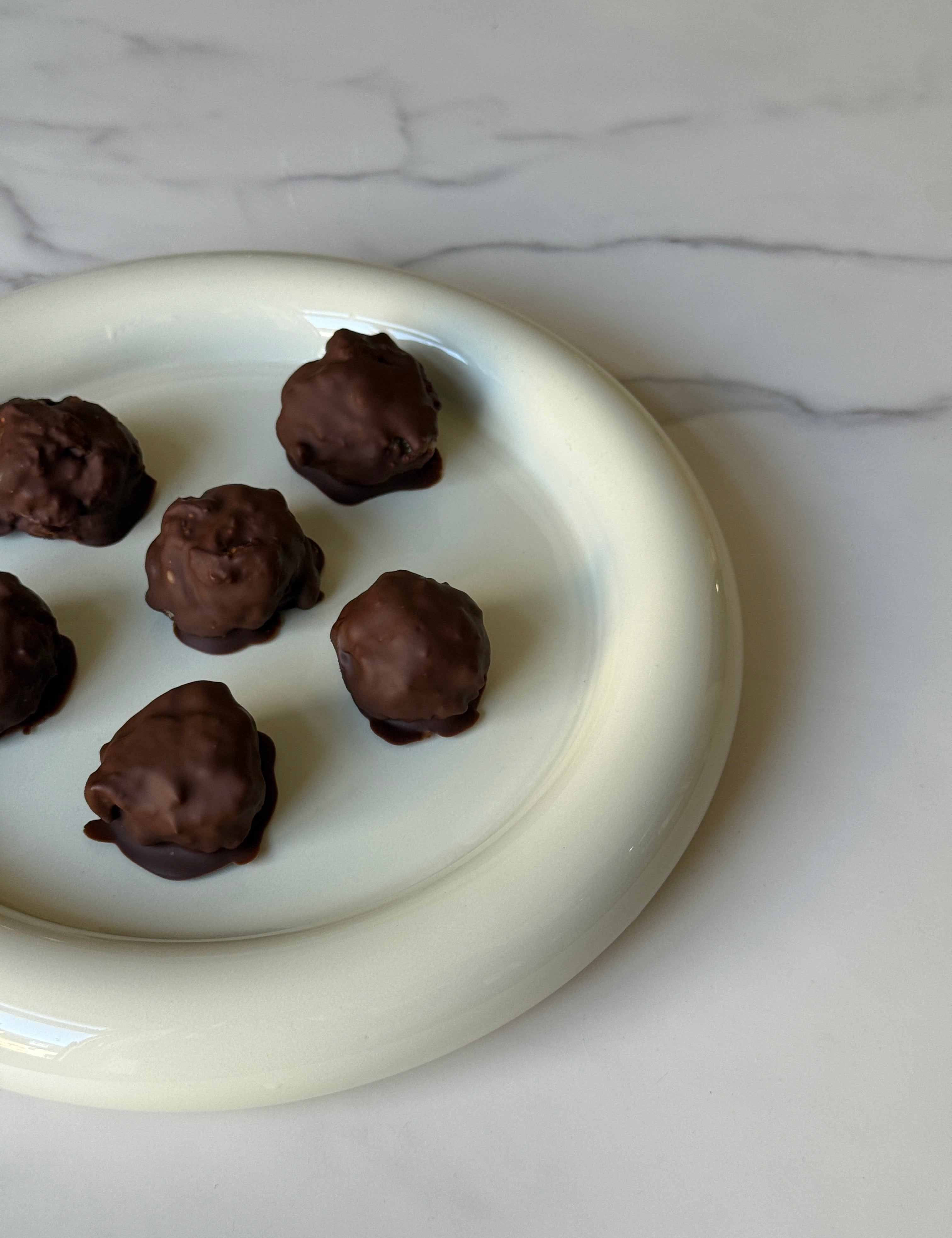 Strawberry Lemon Collagen Choc Balls ✨🥥🍓